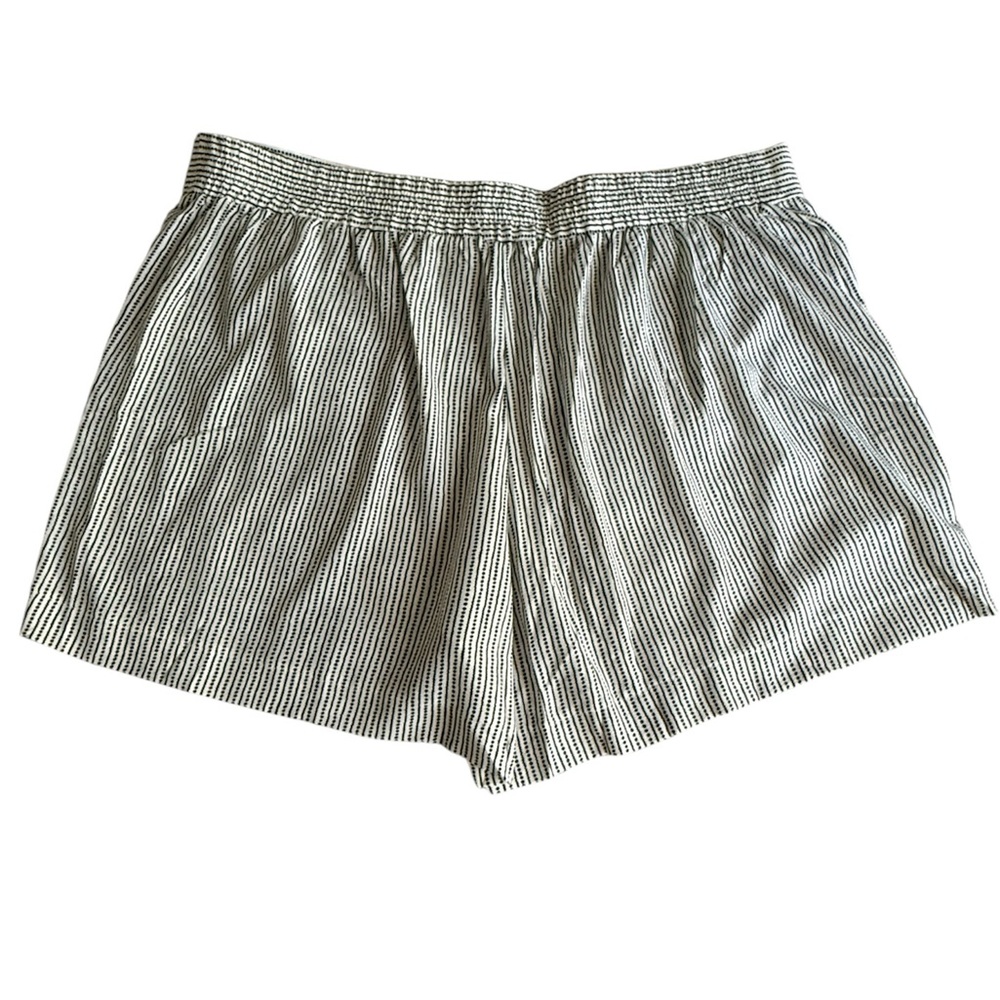 NWT! Max Studio Women's Plus Size Pull-on Stripped Crepe Shorts with Pockets 3x - Picture 2 of 5